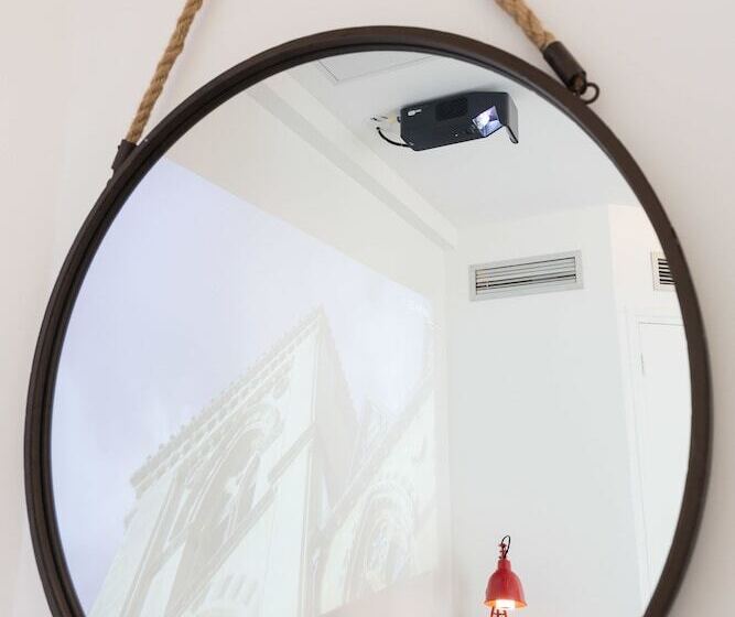 غرفة قياسية ثلاثية, Ohm By Happyculture