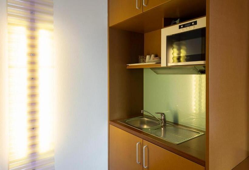 شقة غرفة واحدة, Orange Wings Krems