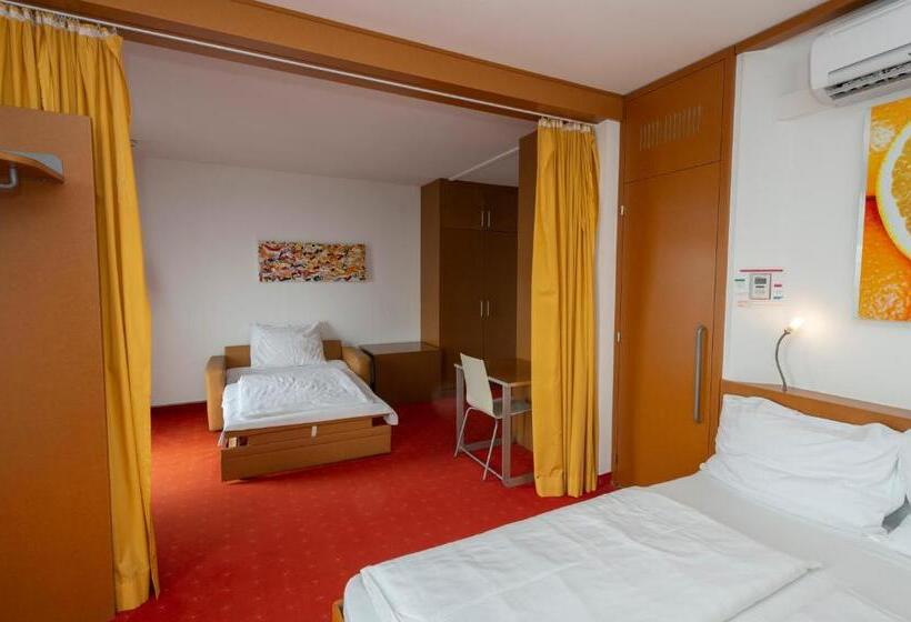 شقة غرفة واحدة, Orange Wings Krems