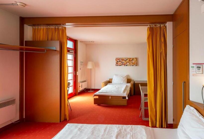 شقة غرفة واحدة, Orange Wings Krems