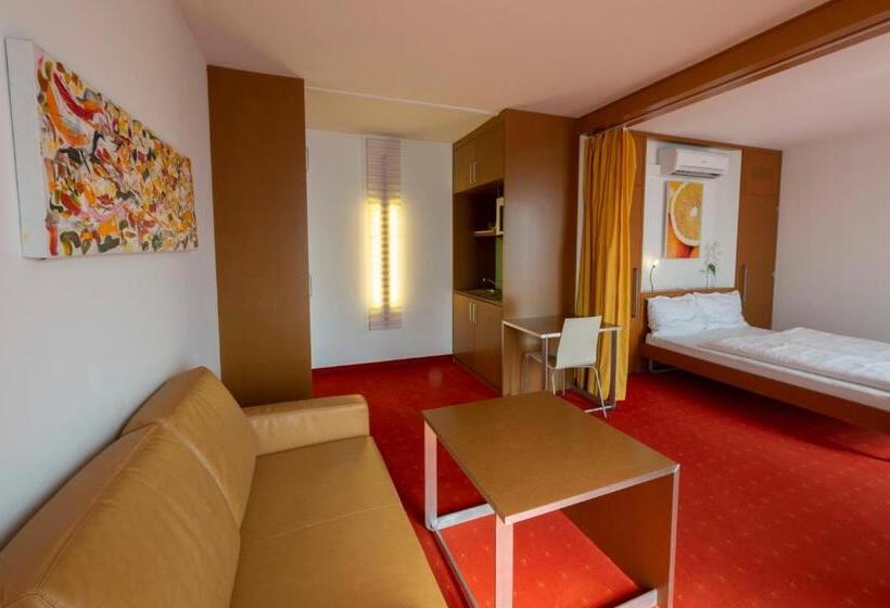 شقة غرفة واحدة, Orange Wings Krems