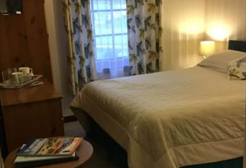 Семейный Номер, The Old Inn