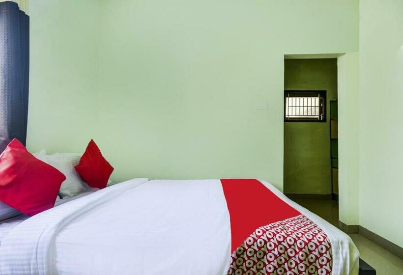 Трехместный Номер Классика, O Aruthraa Residency