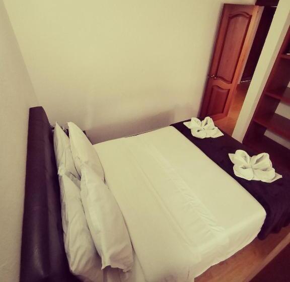 اتاق لوکس با بالکن, Hospederia Sandaned