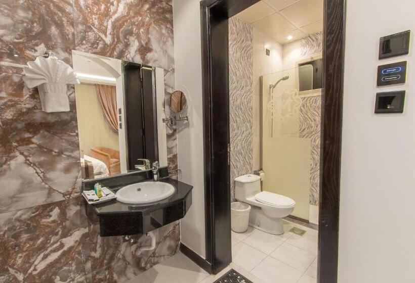 Люкс с Террасой, Al Mokhtar Furnished Units