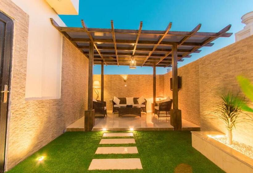 Люкс с Террасой, Al Mokhtar Furnished Units