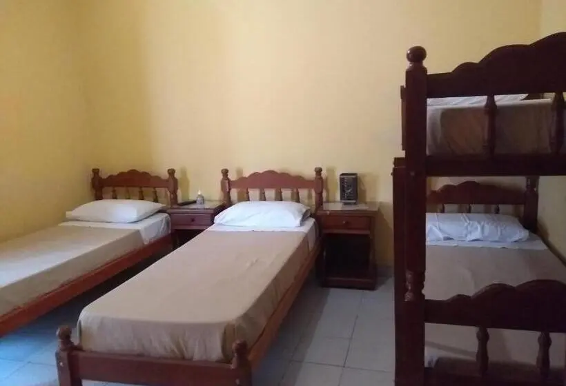 スタンダード４人部屋, Hostal Portal Del Valle