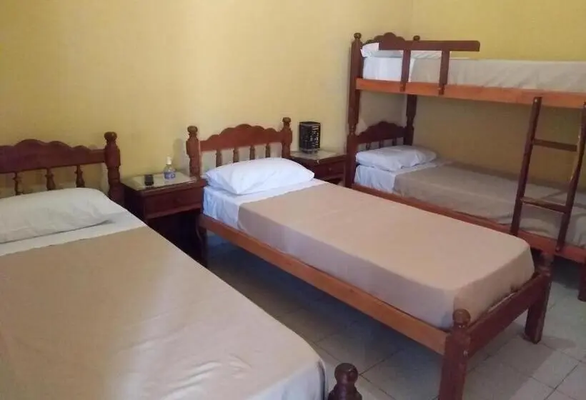 スタンダード４人部屋, Hostal Portal Del Valle
