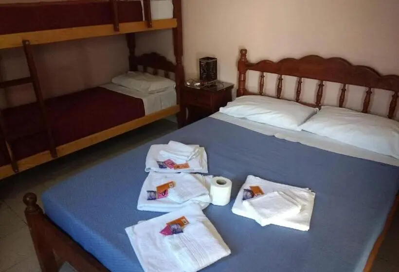 スタンダード４人部屋, Hostal Portal Del Valle