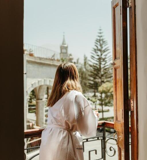 발코니가 있는 스위트, Plaza Central