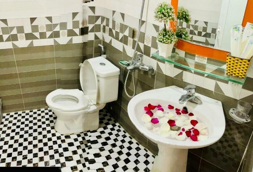 اتاق لوکس, Thanh Trung