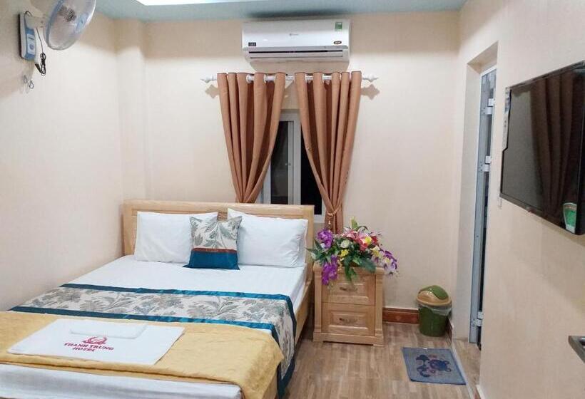 اتاق لوکس, Thanh Trung