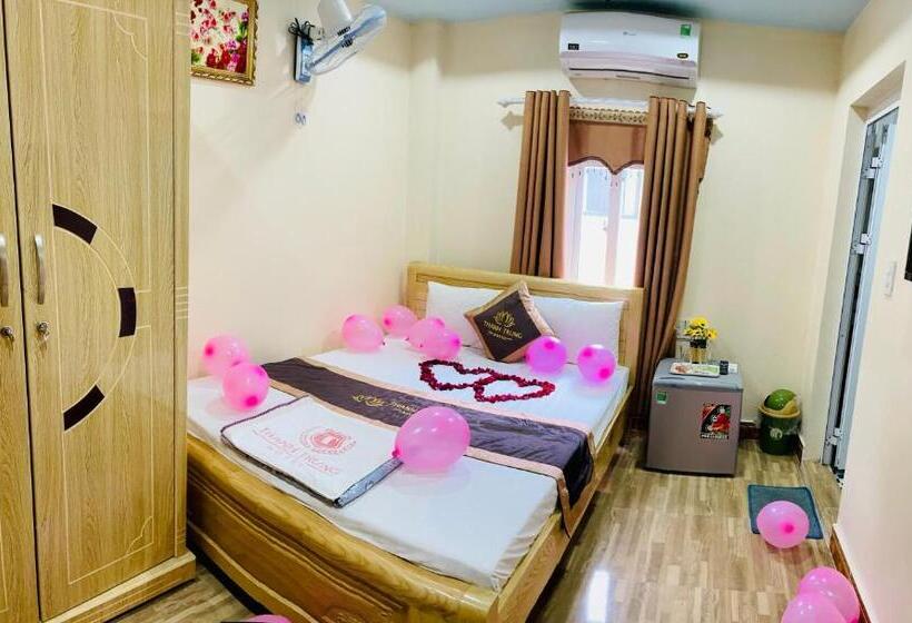 اتاق لوکس, Thanh Trung