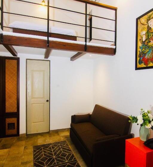 جناح جونيور ديلوكس, Half Hotel, Calangute