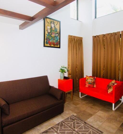 جناح جونيور ديلوكس, Half Hotel, Calangute