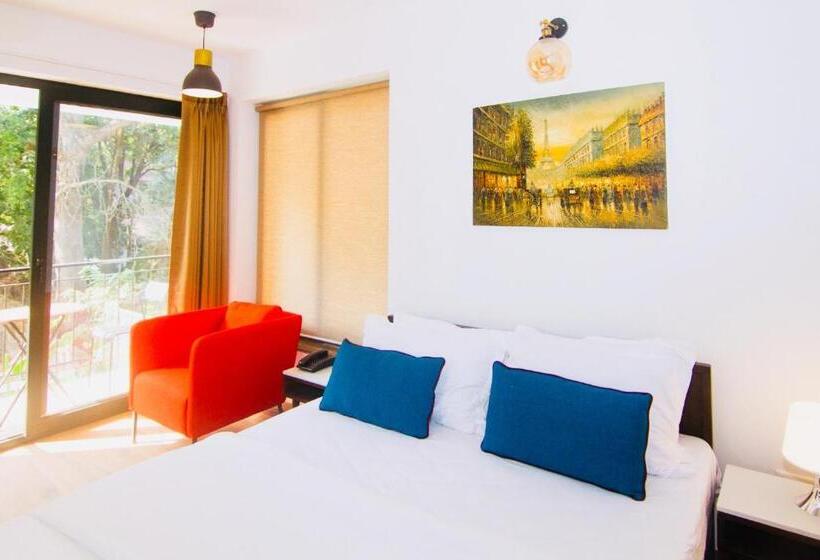 プールビュースタンダードルーム, Half Hotel, Calangute