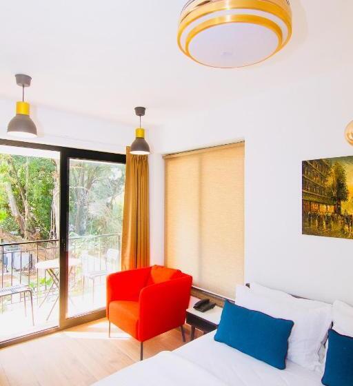 غرفة قياسية مطلّة علي حمام السباحة, Half Hotel, Calangute