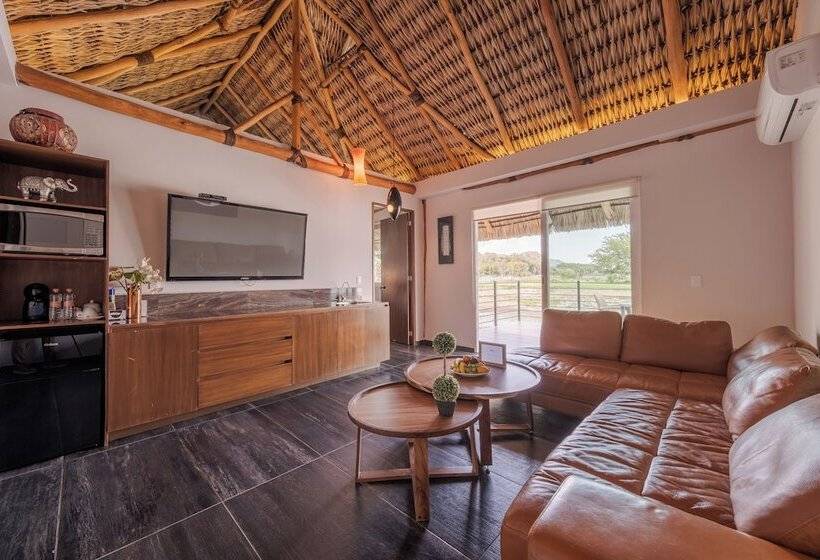 Cabane, Nimue Marina Residence