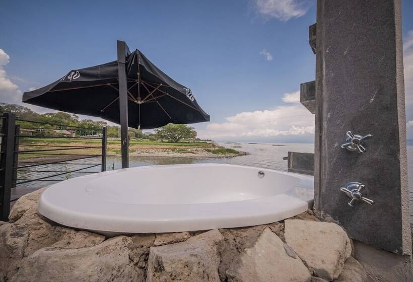 Cabane, Nimue Marina Residence