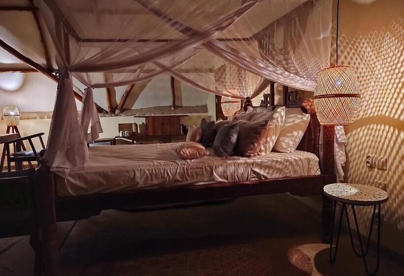 带大床的套房, Marafiki Beach Hotel & Spa