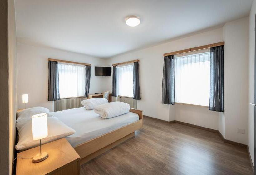 غرفة عائلية, Greina