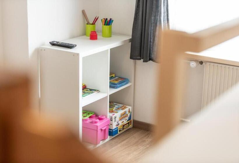 غرفة عائلية, Greina