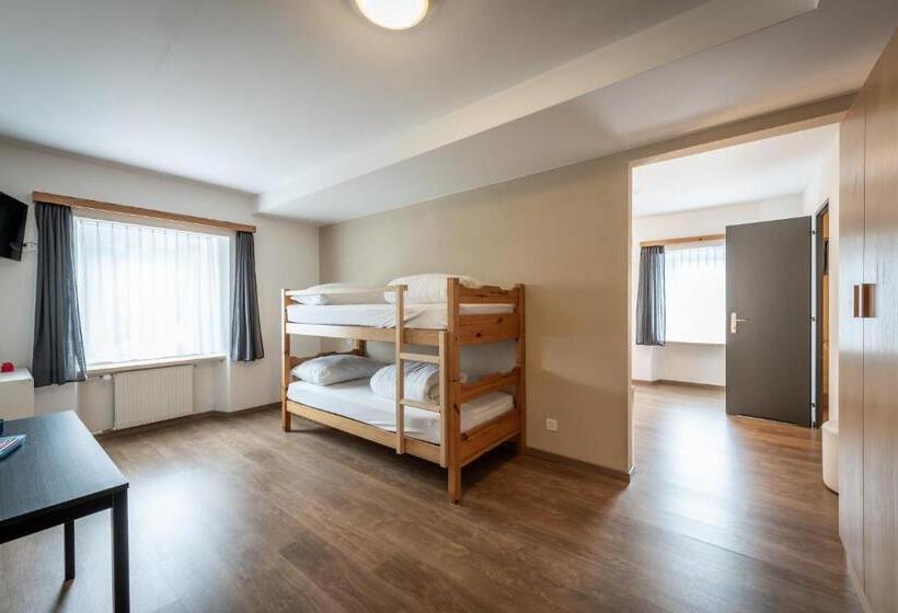 غرفة عائلية, Greina