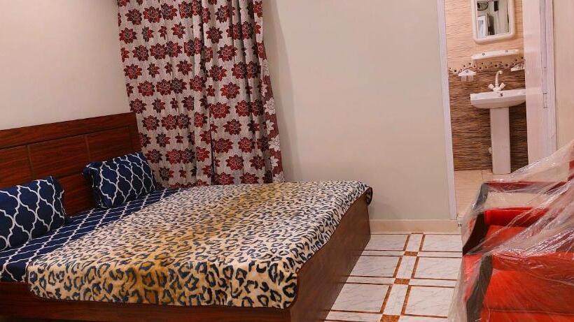 اتاق کلاسیک سه تخته, Palace Inn Guest House