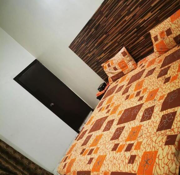 اتاق لوکس یک تخته, Palace Inn Guest House