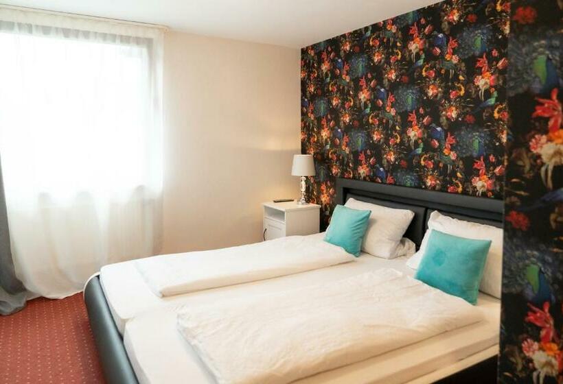 스탠다드 룸, Zum Hahn