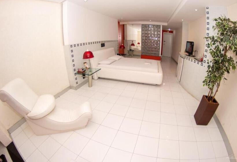 高级套房, Motel Del Rey