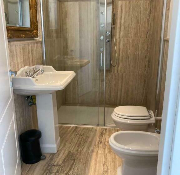 キングサイズベッドのスタンダードルーム, Luce