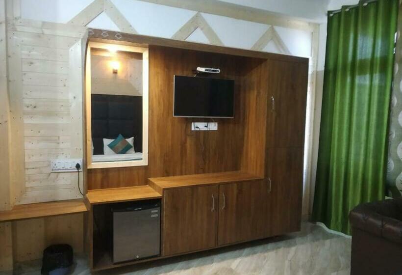 חדר דחוקס עם מיטת קינג, Royal Breeze Hotel & Restaurant Received Most Rated Traveller Award Property For Year 2023 2024 !!