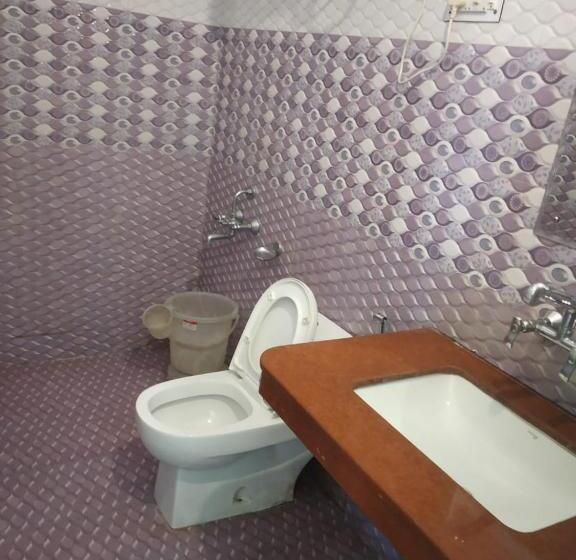 חדר דחוקס עם מיטת קינג, Royal Breeze Hotel & Restaurant Received Most Rated Traveller Award Property For Year 2023 2024 !!