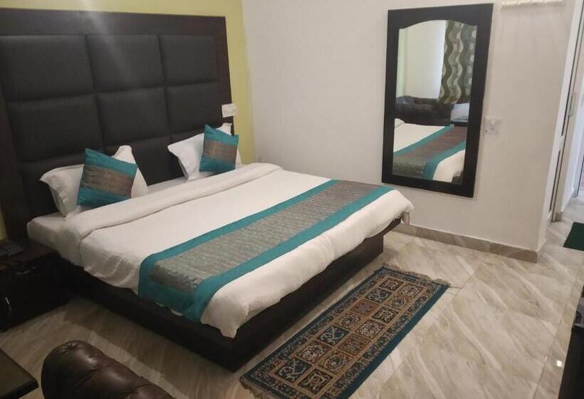 חדר סטנדרט לשלושה, Royal Breeze Hotel & Restaurant Received Most Rated Traveller Award Property For Year 2023 2024 !!