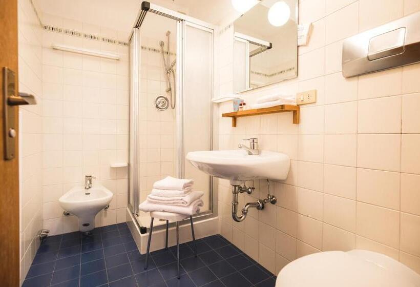 חדר סטנדרט לשלושה, Albergo Vezzana