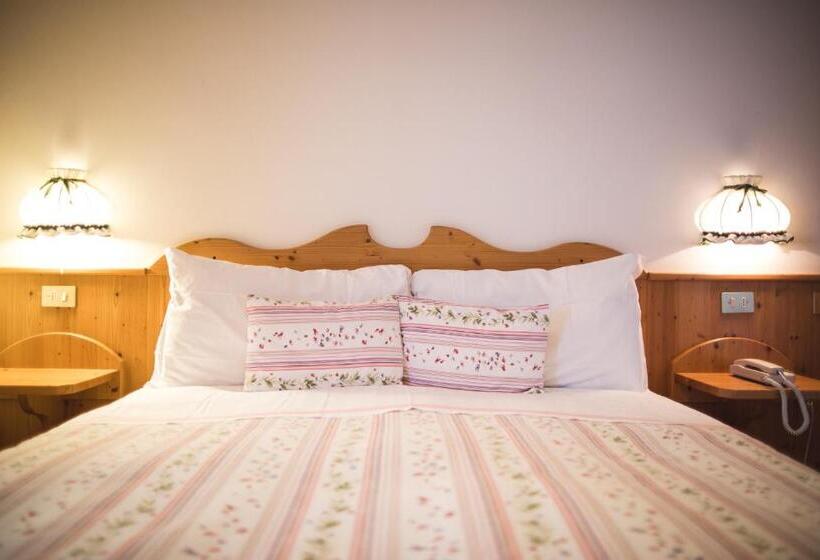 Четырехместный Номер Стандарт, Albergo Vezzana