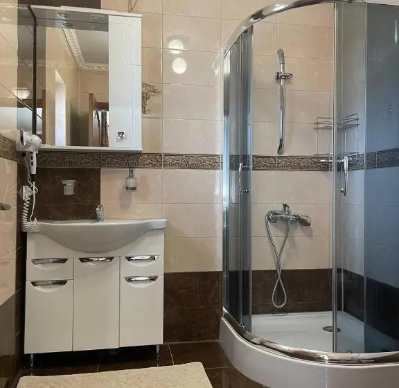 Standard Kolmen Hengen Huone, Ashad