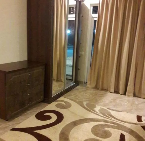 Standard-huone, Ashad