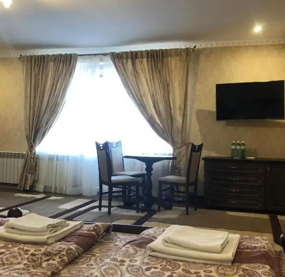 Classic Kolmen Hengen Huone, Ashad