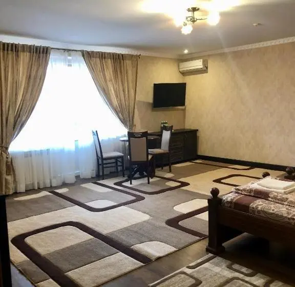 Classic Kolmen Hengen Huone, Ashad