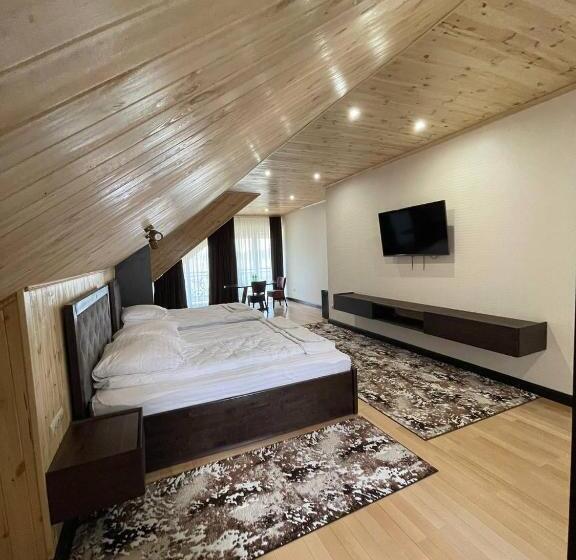 Трехместный Номер Superior, Ashad