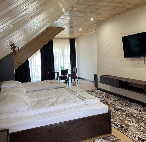 Трехместный Номер Superior, Ashad