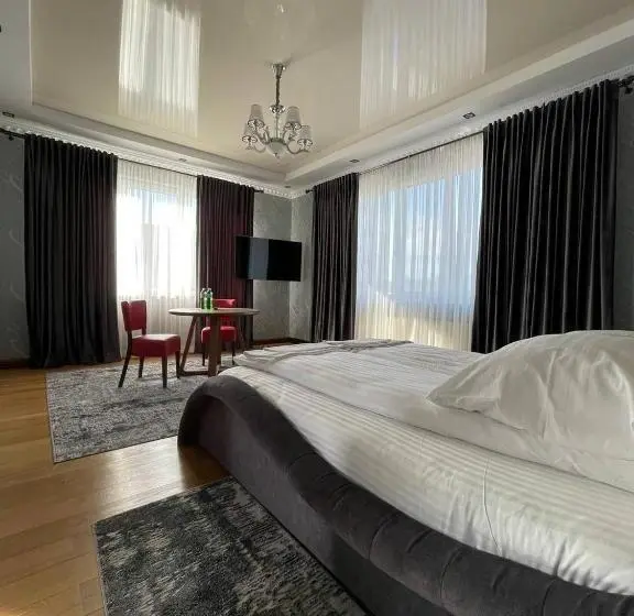 Premium Neljän Hengen Huone, Ashad
