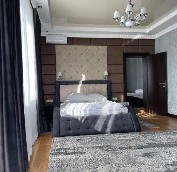 Premium Neljän Hengen Huone, Ashad