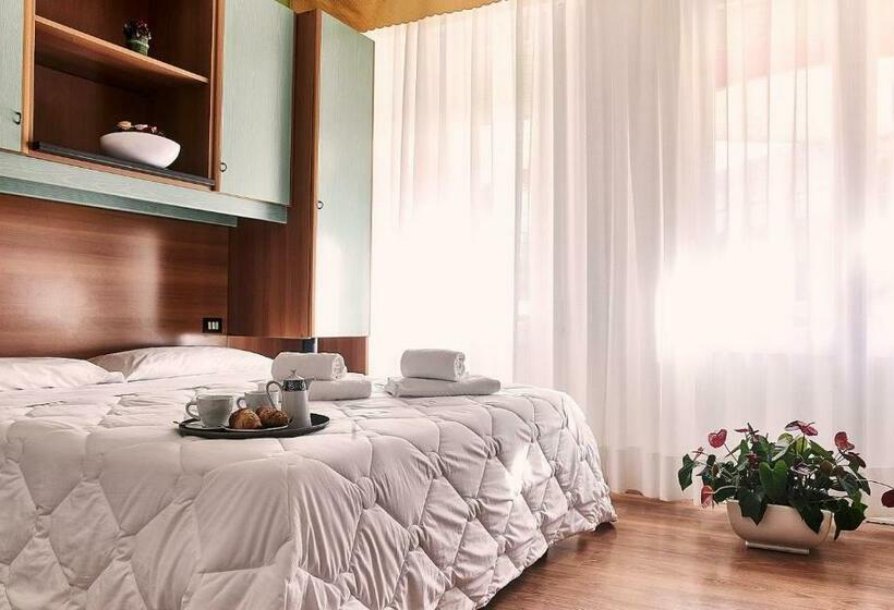 标准三人间, Villa Roma