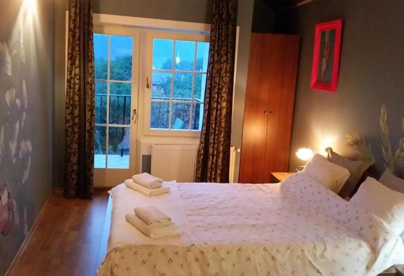 스위트 도시 전망, Pensiunea Victoria