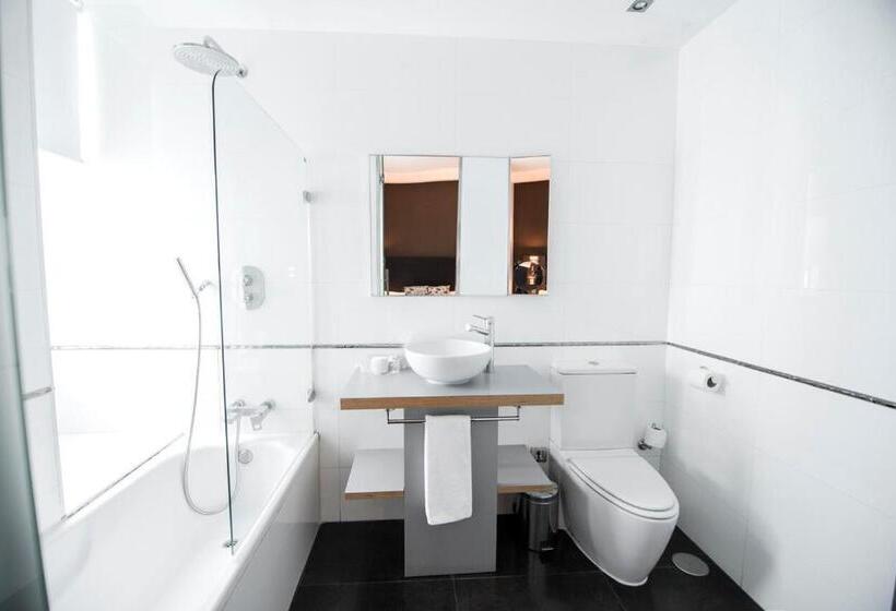 اتاق استاندارد سه نفره, Petit Palace Santa Cruz