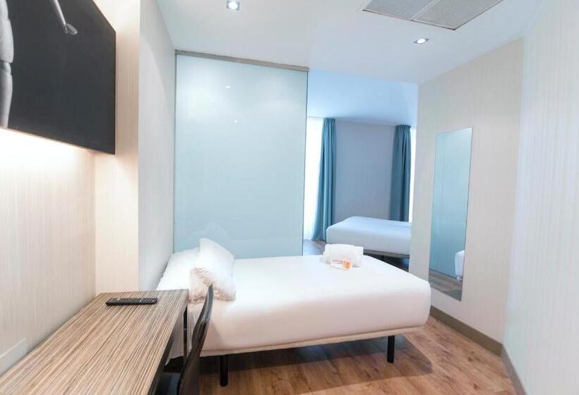 اتاق استاندارد سه نفره, Petit Palace Santa Cruz