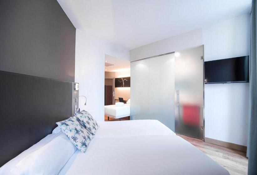 اتاق استاندارد سه نفره, Petit Palace Santa Cruz